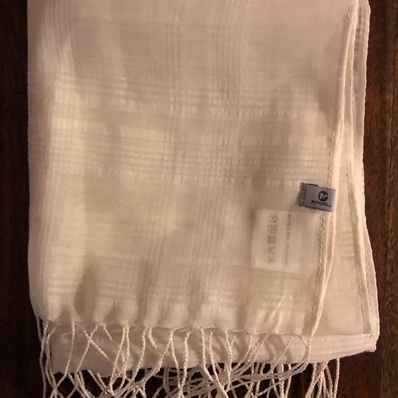 Merrell Margo Scarf - Picture 2 of 3